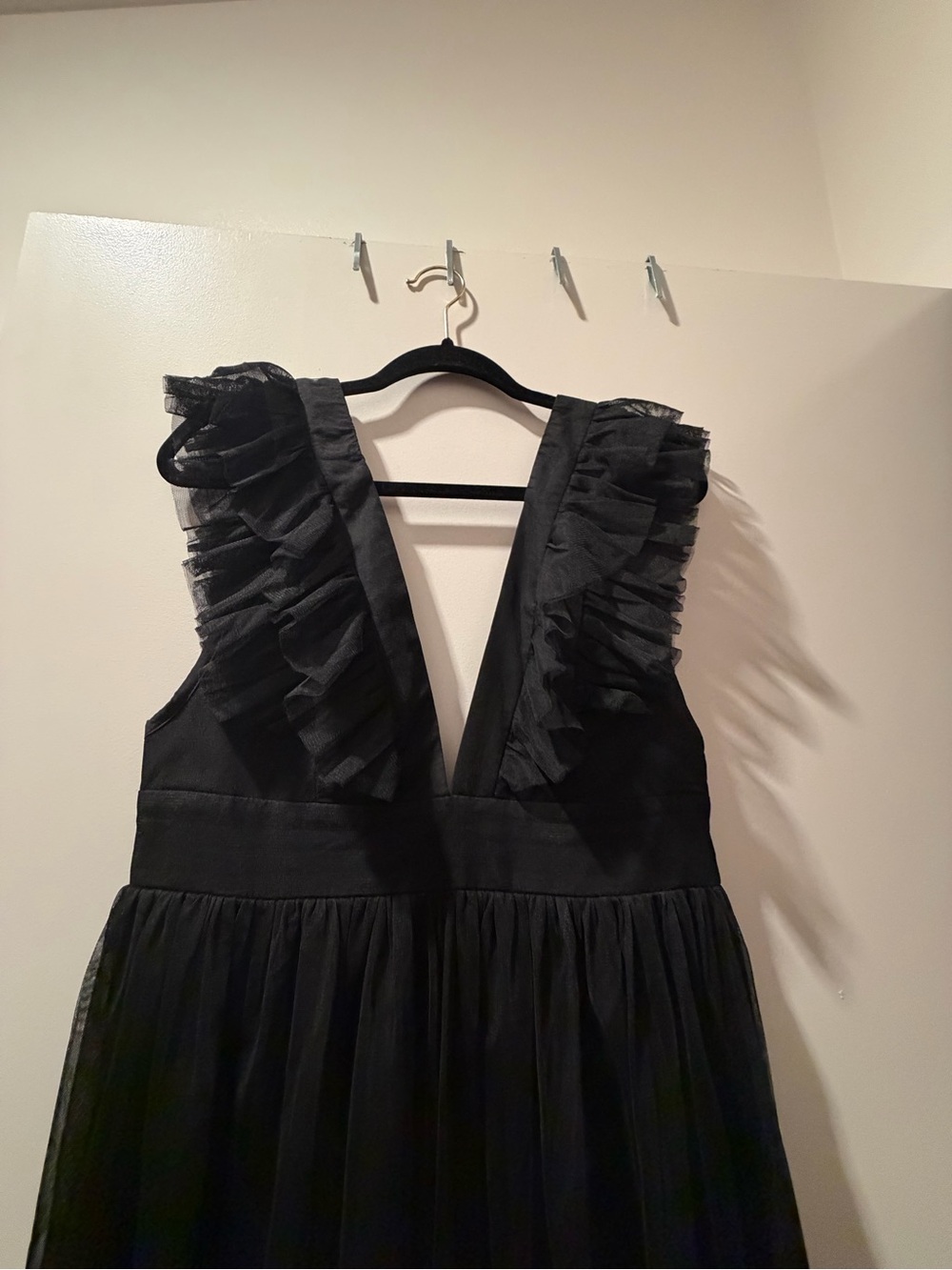 Lulu's Black Ruffled V-Back Maxi Dress - Picture 3 of 5